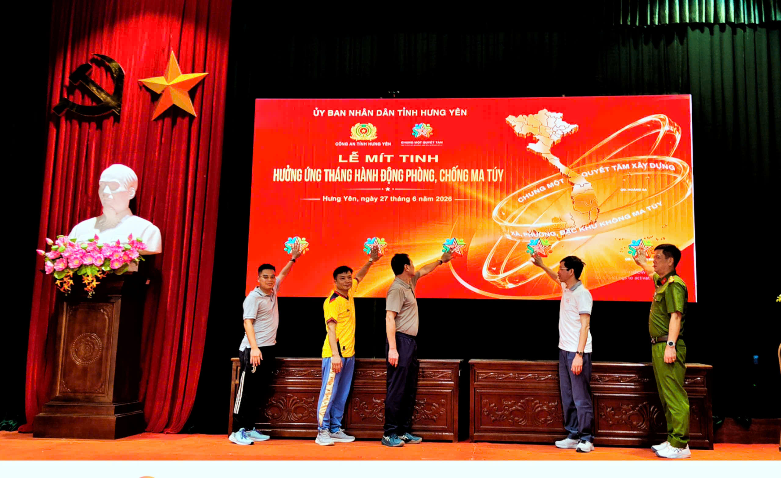 XÃ NAM THÁI NINH THAM DỰ LỄ MÍT TINH VÀ TỔ CHỨC GIẢI CHẠY HƯỞNG ỨNG THÁNG HÀNH ĐỘNG  PHÒNG, CHỐNG MA TÚY