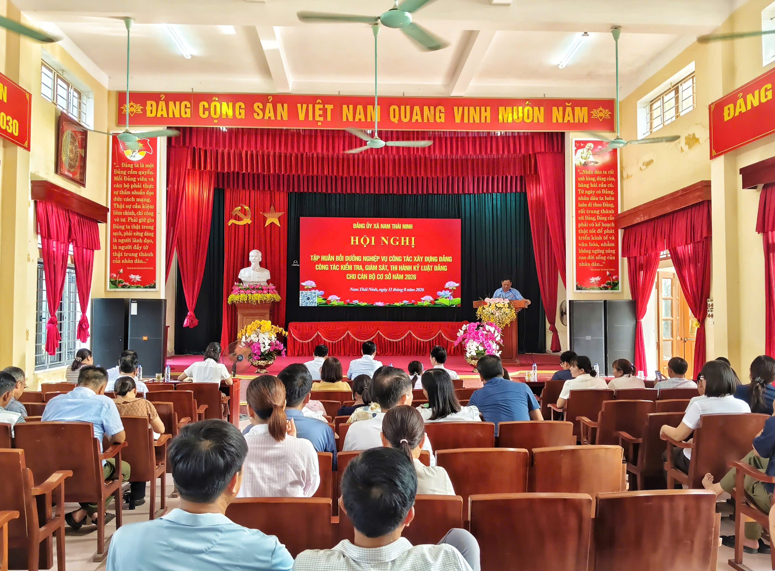 ĐẢNG ỦY XÃ NAM THÁI NINH TỔ CHỨC HỘI NGHỊ TẬP HUẤN, BỒI DƯỠNG NGHIỆP VỤ CÔNG TÁC XÂY DỰNG ĐẢNG