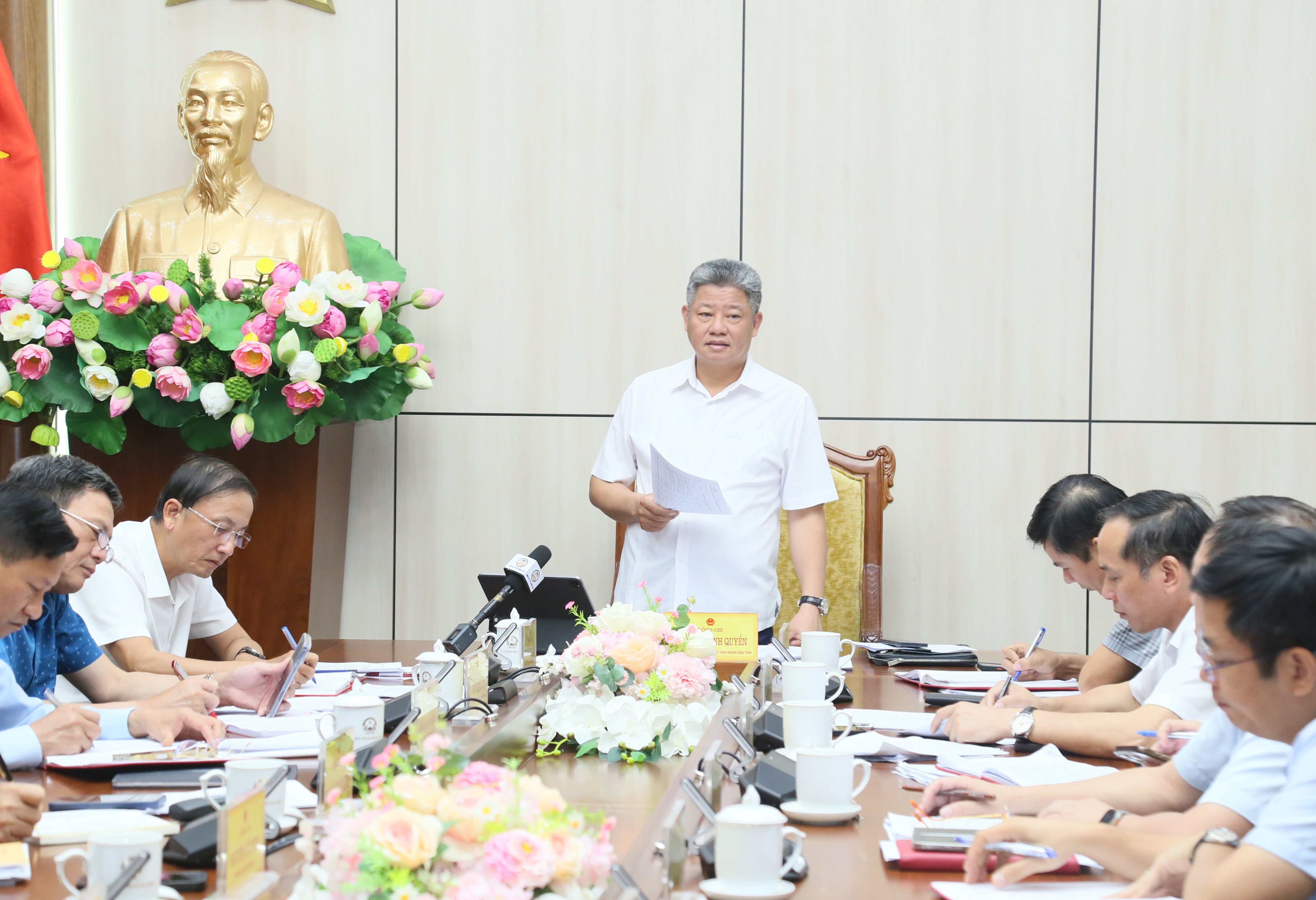UBND tỉnh nghe báo cáo tiến độ thu tiền sử dụng đất