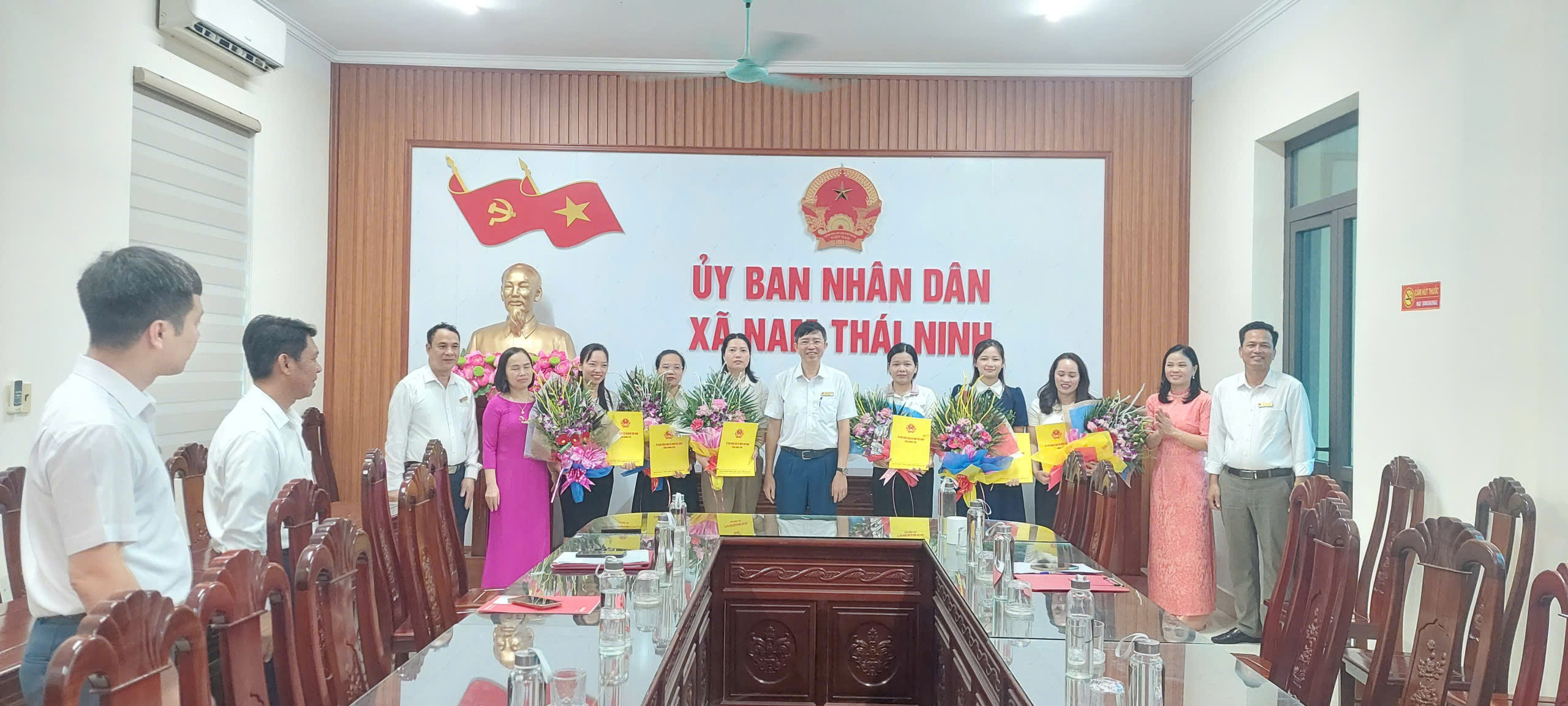 UBND XÃ NAM THÁI NINH TỔ CHỨC HỘI NGHỊ TRAO QUYẾT ĐỊNH TIẾP NHẬN GIÁO VIÊN TRÚNG TUYỂN VIÊN CHỨC NGÀNH GIÁO DỤC NĂM 2026