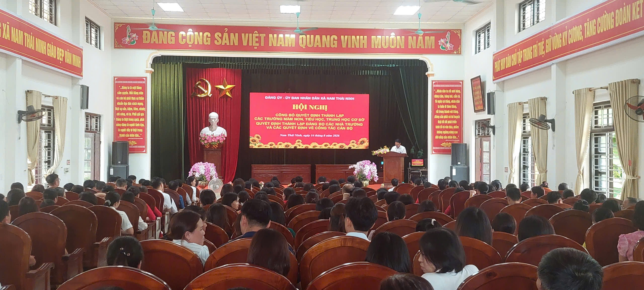 XÃ NAM THÁI NINH CÔNG BỐ QUYẾT ĐỊNH THÀNH LẬP CÁC TRƯỜNG HỌC, QUYẾT ĐỊNH THÀNH LẬP ĐẢNG BỘ NHÀ TRƯỜNG VÀ CÔNG TÁC CÁN BỘ