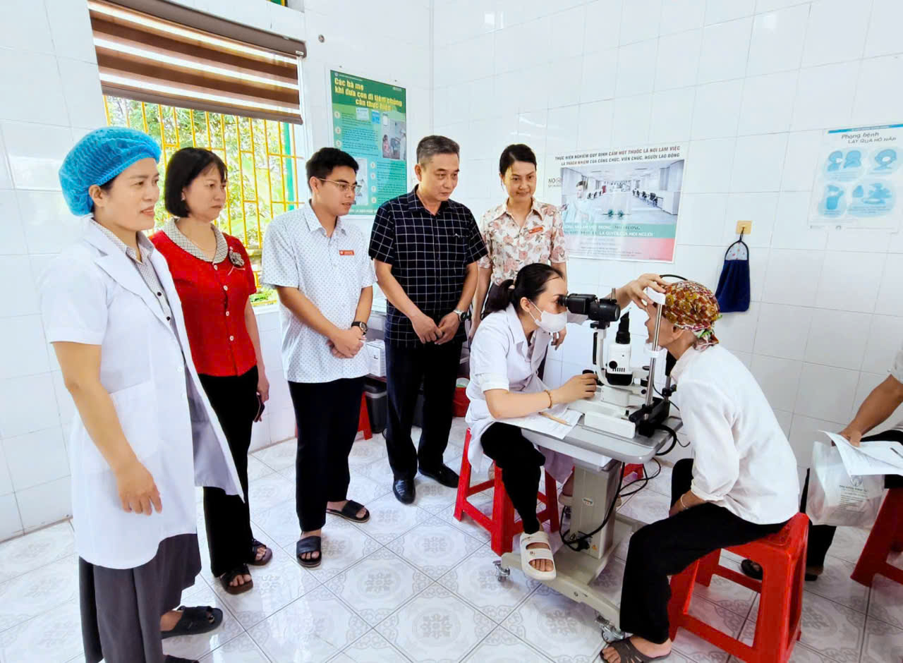Xã Nam Thái Ninh tổ chức khám sức khỏe định kỳ miễn phí cho người có công và các đối tượng chính sách năm 2026