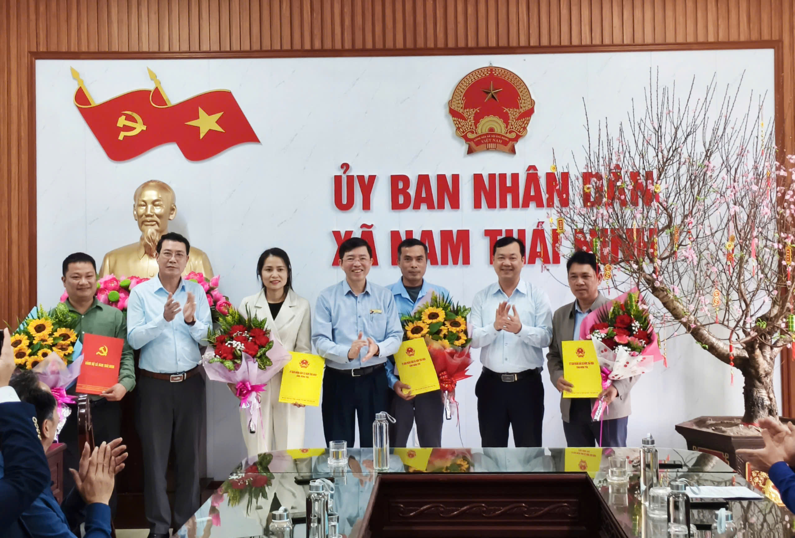 NAM THÁI NINH: CÔNG BỐ, TRAO QUYẾT ĐỊNH BỔ NHIỆM CÁN BỘ LÃNH ĐẠO, QUẢN LÝ
