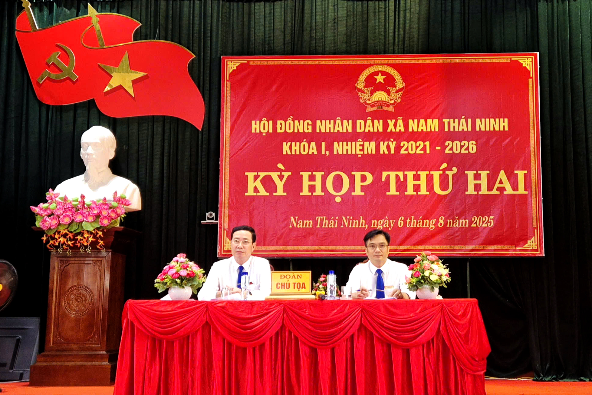 Hội đồng nhân dân xã tổ chức Kỳ họp thứ hai.