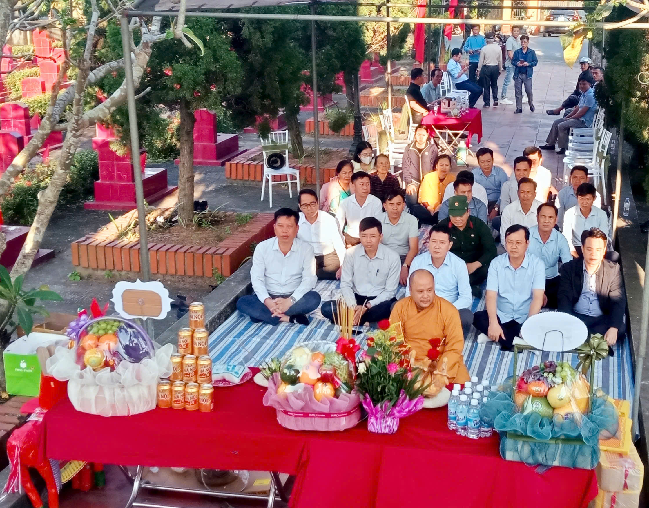 Lễ kính báo anh linh các anh hùng liệt sĩ trước khi khởi công cải tạo, nâng cấp nghĩa trang liệt sĩ xã nam Thái Ninh