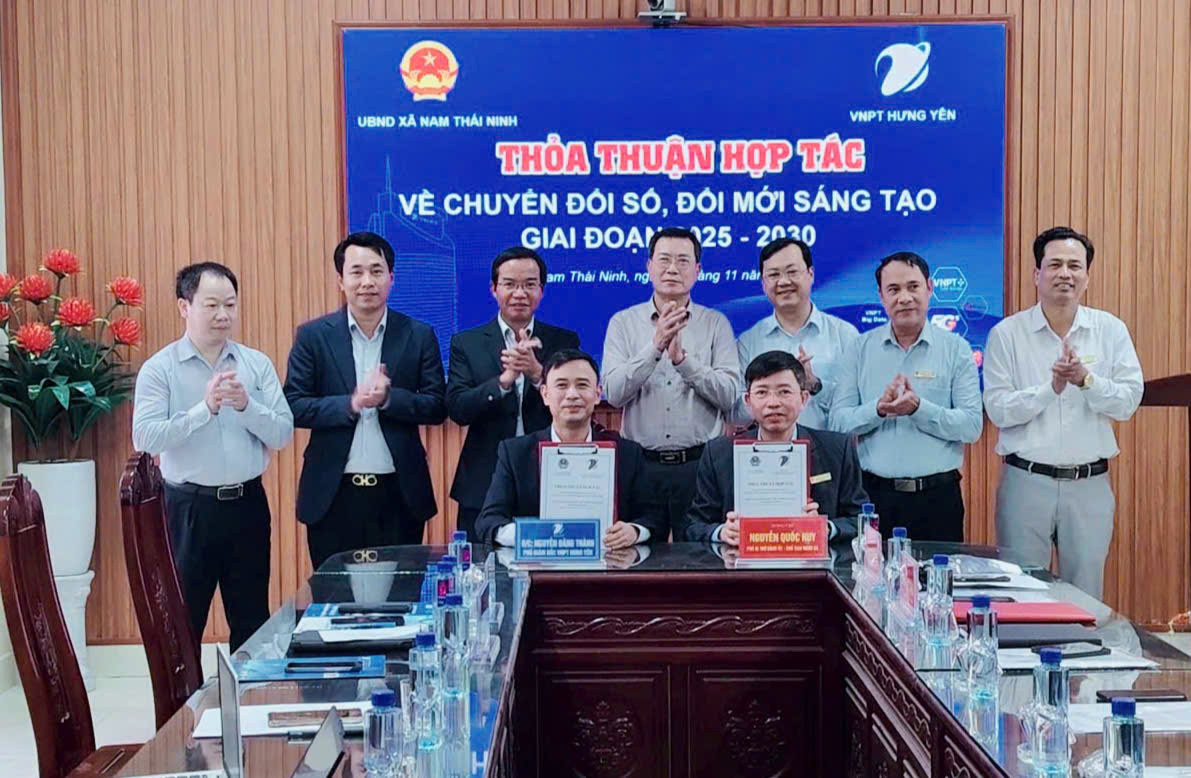 UBND XÃ NAM THÁI NINH KÝ KẾT THỎA THUẬN HỢP TÁC CHUYỂN ĐỔI SỐ VỚI VNPT