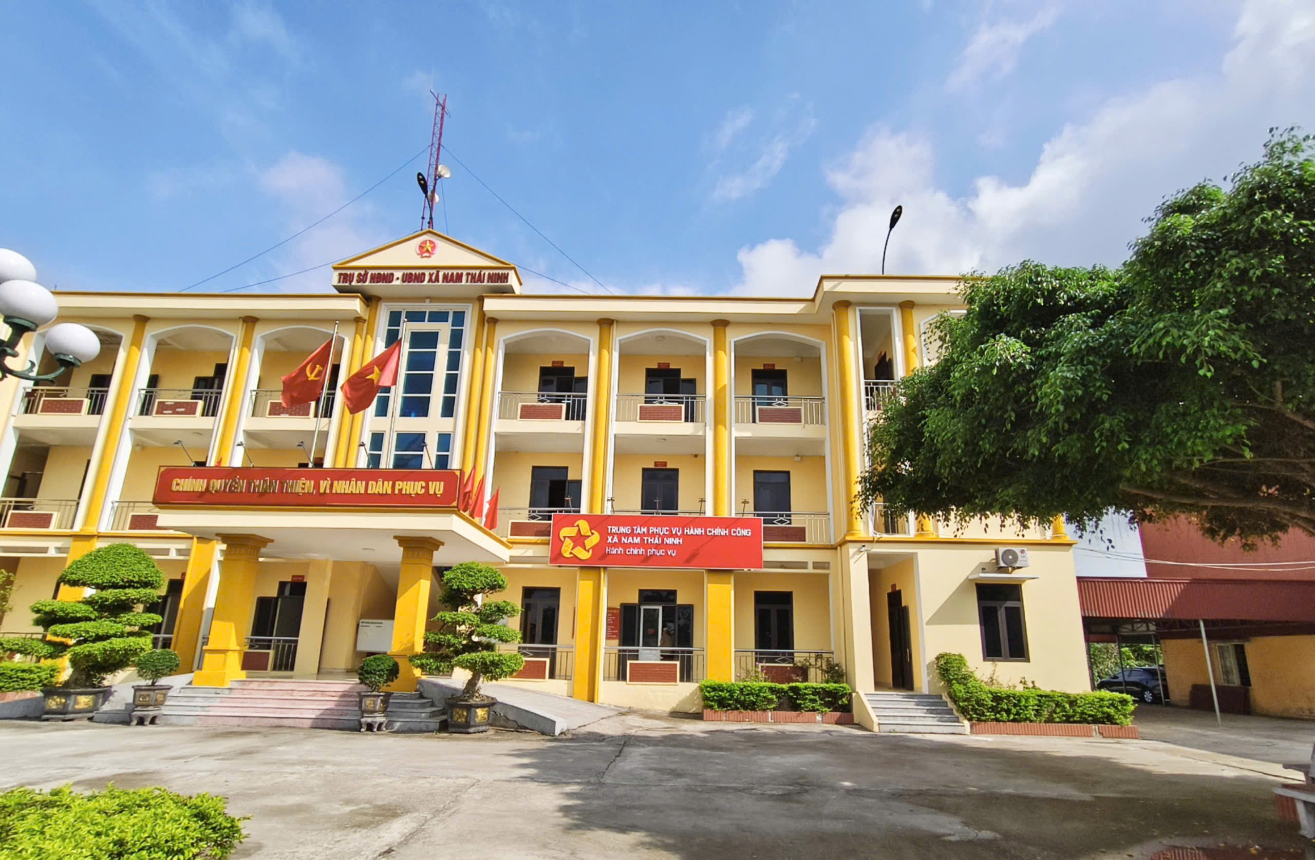 TRUNG TÂM PHỤC VỤ HÀNH CHÍNH CÔNG XÃ NAM THÁI NINH NÂNG CAO CHẤT LƯỢNG PHỤC VỤ, ĐỒNG HÀNH CÙNG NGƯỜI DÂN VÀ DOANH NGHIỆP